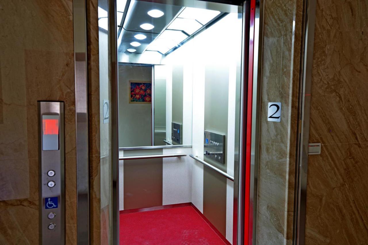 Hongfu Elegant Business Hotel Zhongli Exterior photo